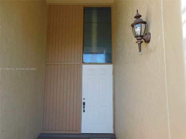 Building Photo - 14211 Kendale Lakes Cir