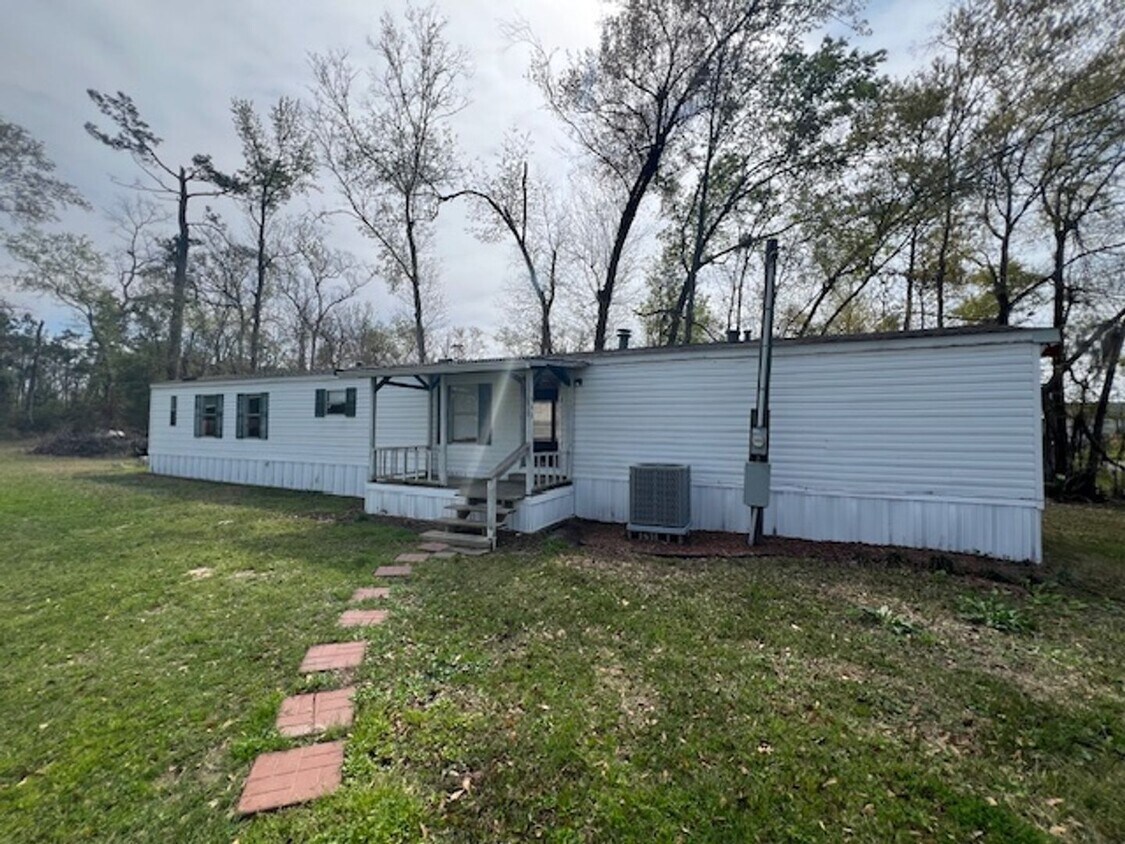 Primary Photo - 3 Bedroom 2 Bathroom Mobile Home in Moss B...