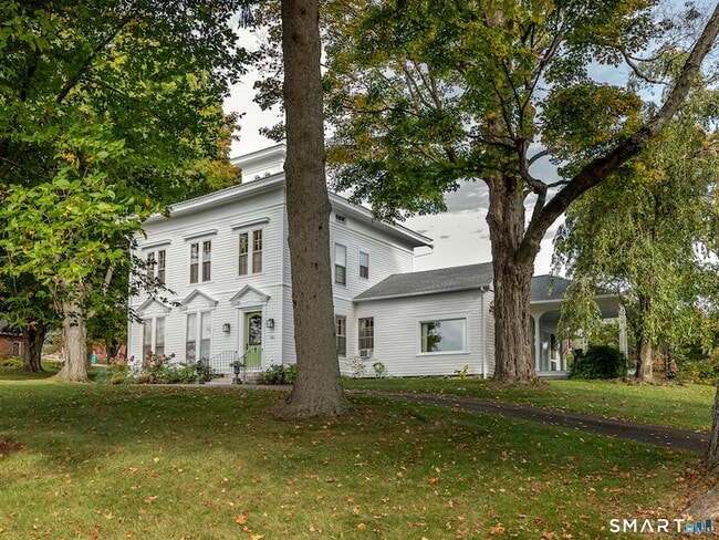 Building Photo - 15 Hopkins Rd