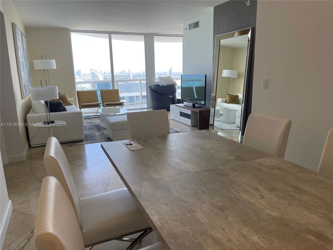 Foto del edificio - 6365 Collins Ave