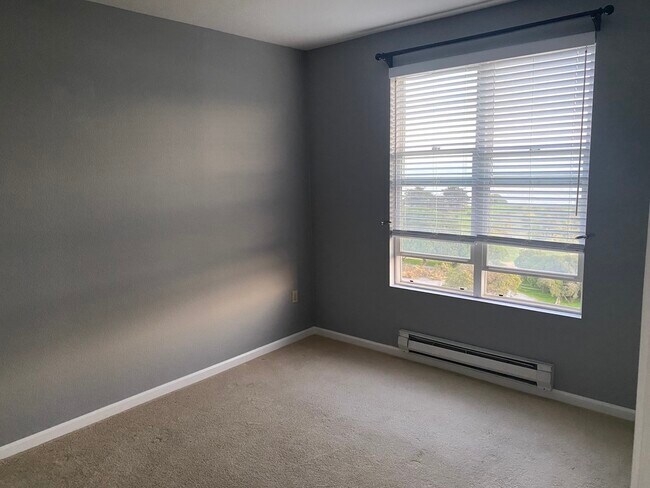 Master Bedroom - 101 Crescent Way