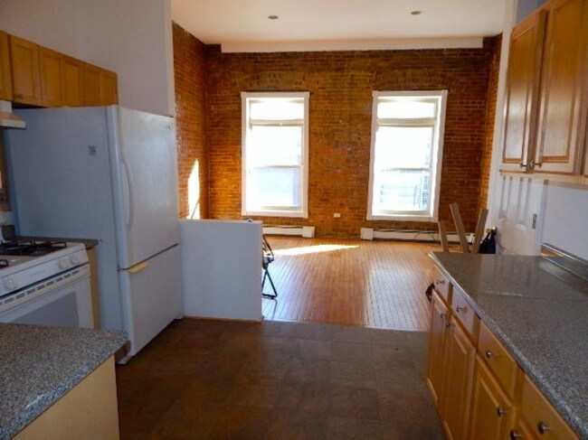 Building Photo - 315 W 136th St