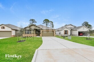 Building Photo - 14775 Country Club Dr