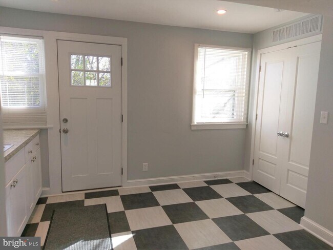 Building Photo - 349 Delaware Cir
