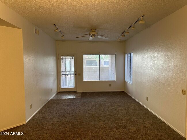 Building Photo - 2035 S Elm St