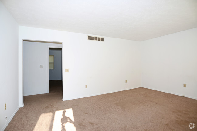 Living Room - Crystal Commons Townhomes