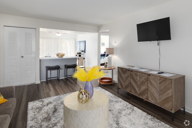 Interior Photo - Oaks at Oxon Hill