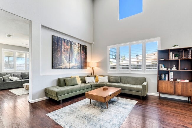 Front Living Room - 5006 Rowe Dr
