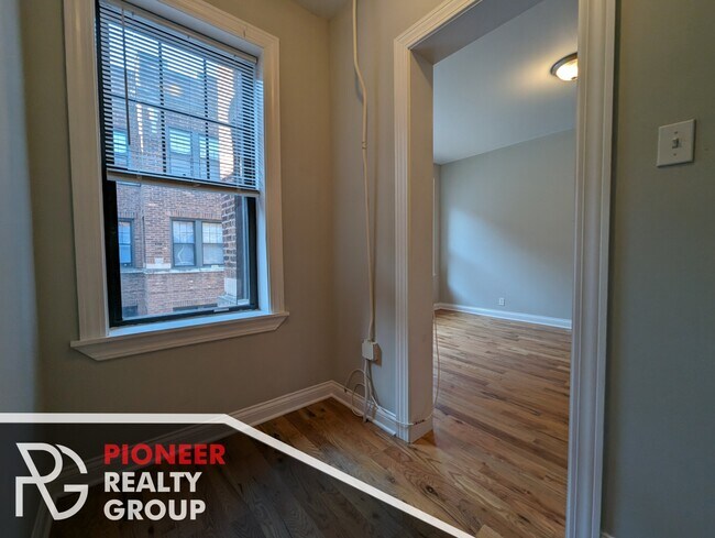 Foto del edificio - 4407 N Wolcott Ave