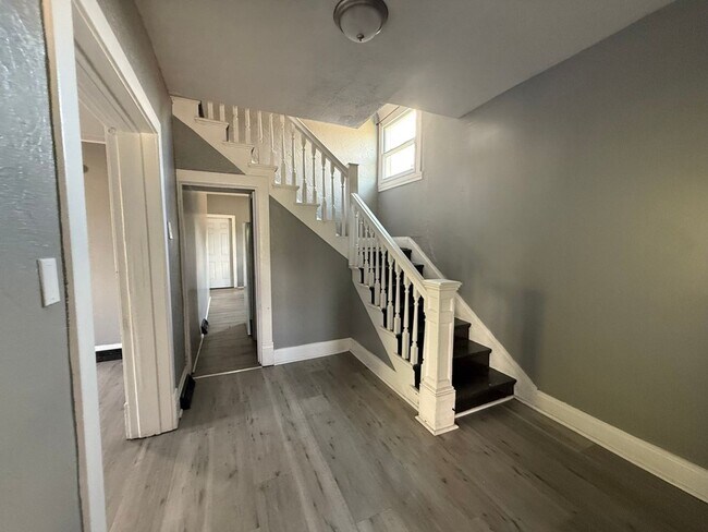 Foto del edificio - 3 bedroom home in College Hill