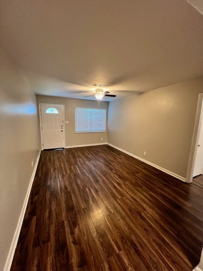 Building Photo - Nice One Story Home in Sherry Dale
