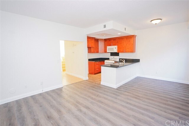 Building Photo - 6 Greenmoor