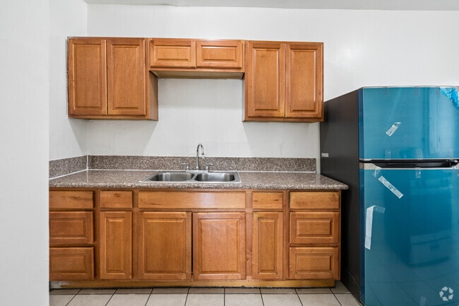 1BR, 1BA - 787SF - Kitchen - 475 S. New Hampshire Ave.