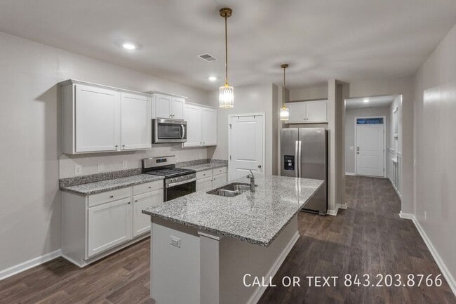 Foto del edificio - 107 Blossom Wood Ln
