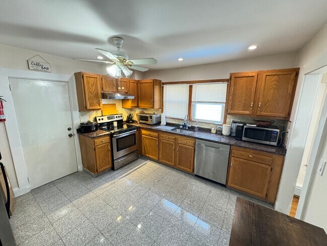 Building Photo - 71 Edenfield Ave