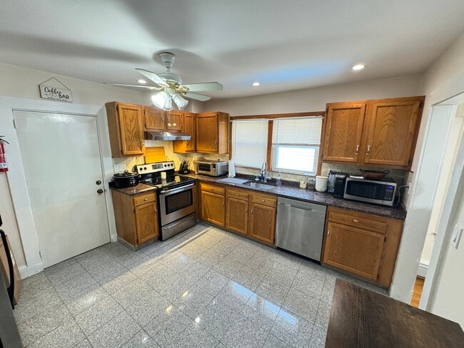 Building Photo - 71 Edenfield Ave