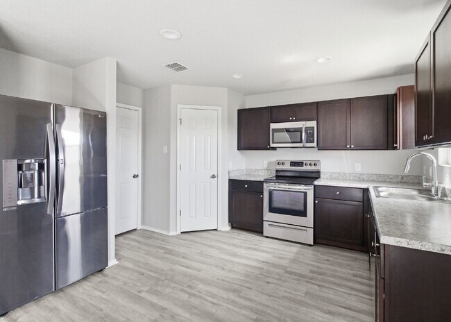 Foto del edificio - 7526 Crestway Ridge