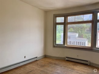 Building Photo - 408 Central St