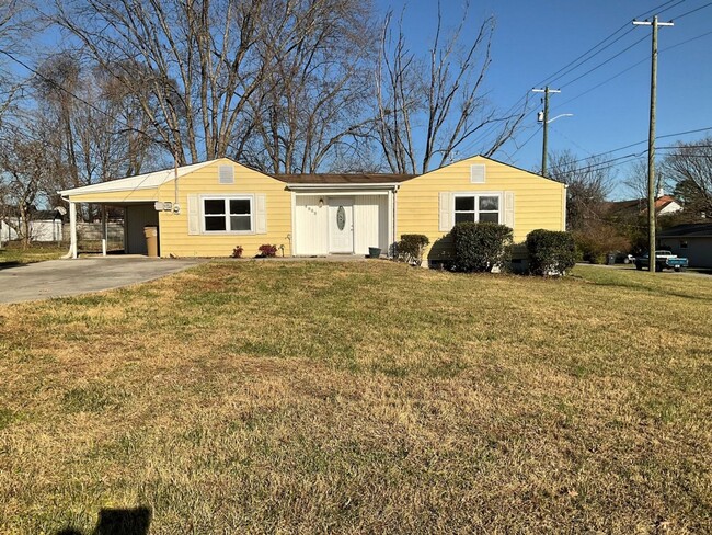 Foto del edificio - 3 Bedroom House With Carport