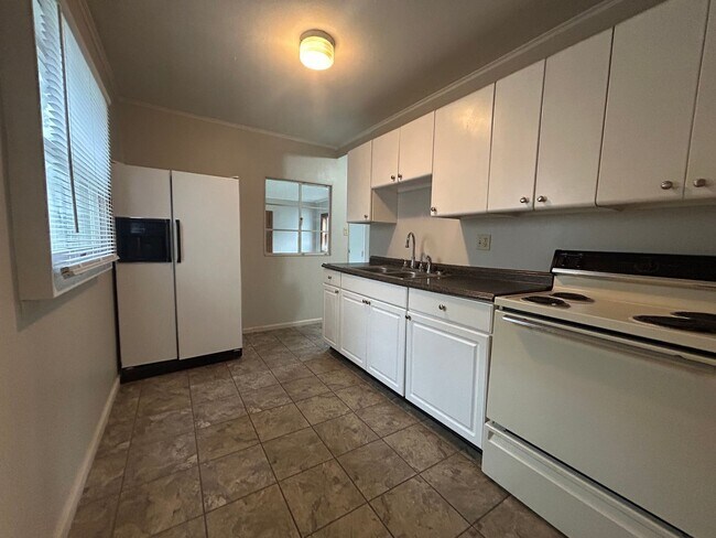 Foto del edificio - Nice 2 Bedroom / 1 Bathroom Unit - Great L...