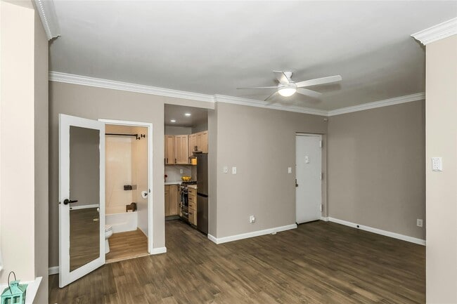 Building Photo - 310 Riverside Blvd