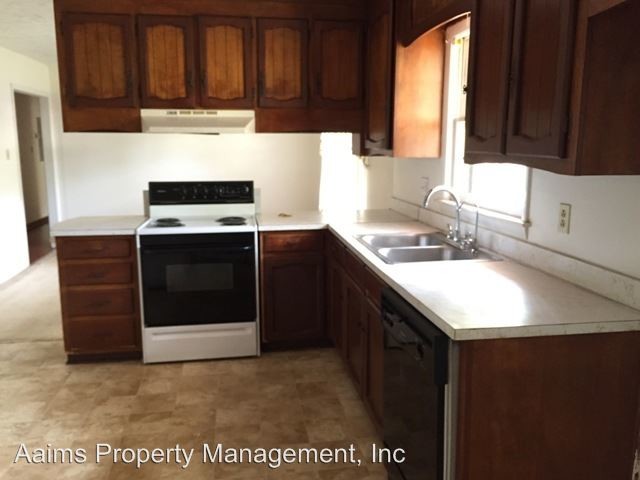 Building Photo - 3 br, 2 bath House - 650 E. Raynor Drive