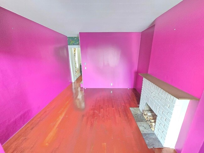 Foto del edificio - Beautiful 2 Bedroom 1.5 Bathrooms Patterson Park