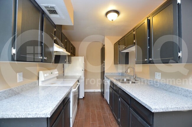 Building Photo - 6052 W Golden Ln