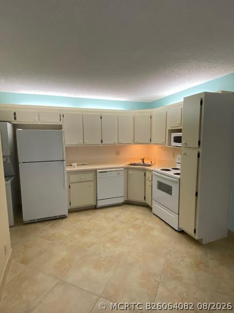 Building Photo - 201 Foxtail Dr