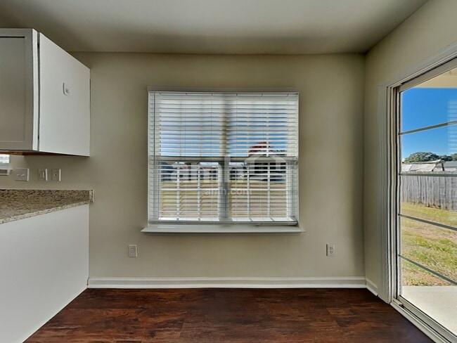Building Photo - 917 Thorncroft Road