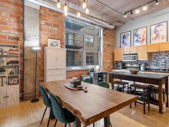 Building Photo - 521 S 7th St