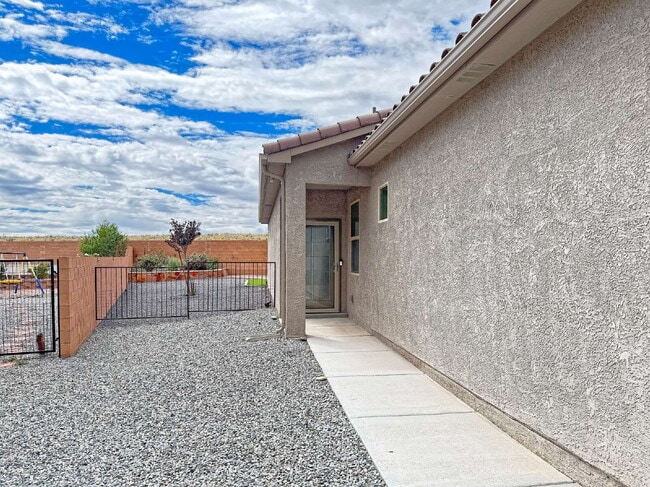 Building Photo - New 4 BR Home in Great Neighborhood!