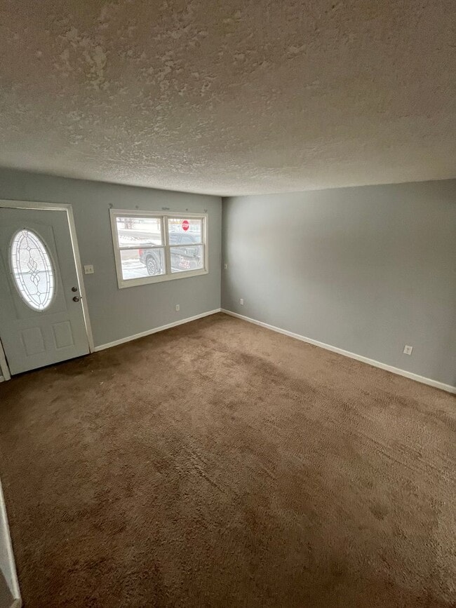 Building Photo - New 3 bedroom listing! Move in special!