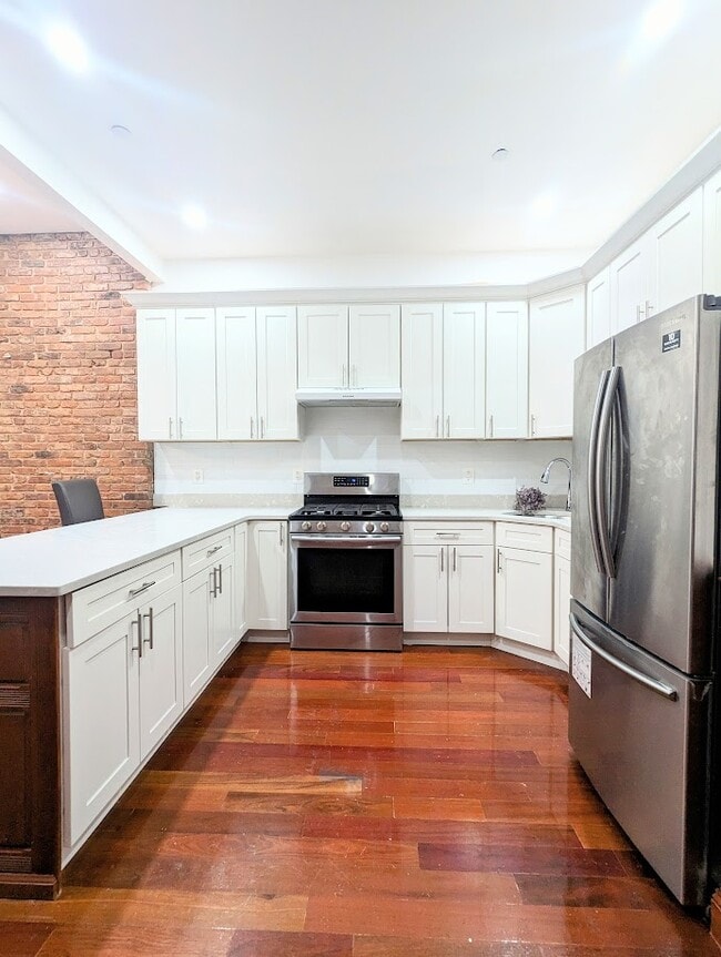 Building Photo - 952 Greene Ave