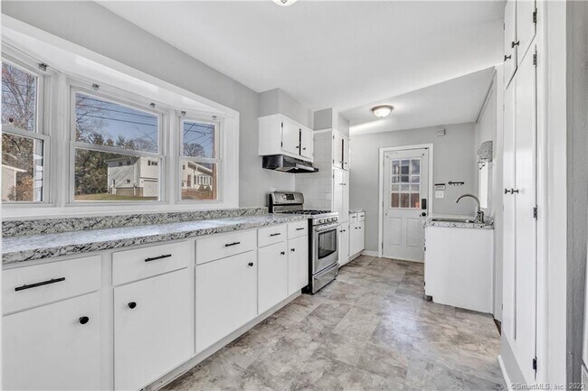 Building Photo - 295 Sunnybank Ave