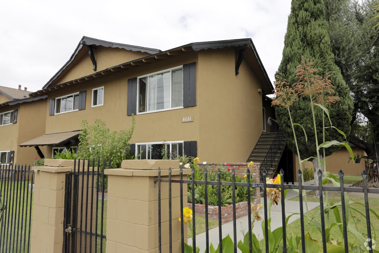 Primary Photo - 8681 W Cerritos Ave