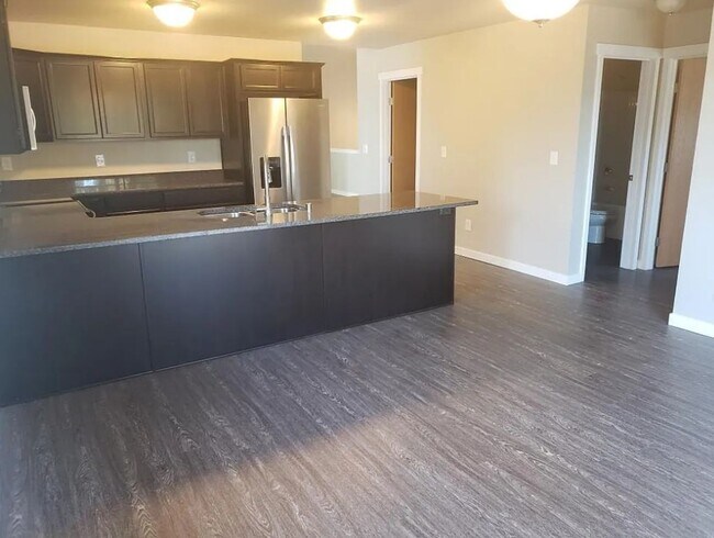 Building Photo - 7 Bedroom Home for Prelease in Sehome Neighborhood!