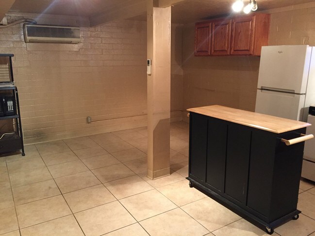 Building Photo - 1011 E Halcyon Rd