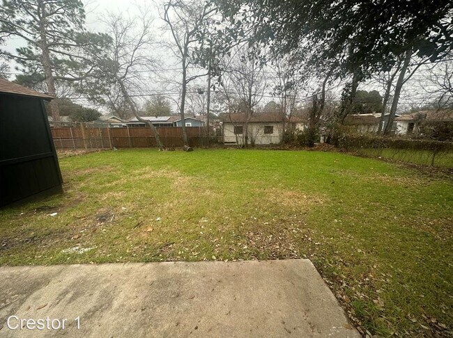 Building Photo - 3 br, 1 bath House - 407 E. Lilly Lane
