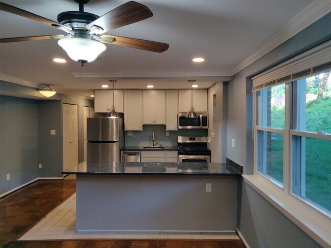 Building Photo - Gorgeous 2-Bedroom Coldspring Condo