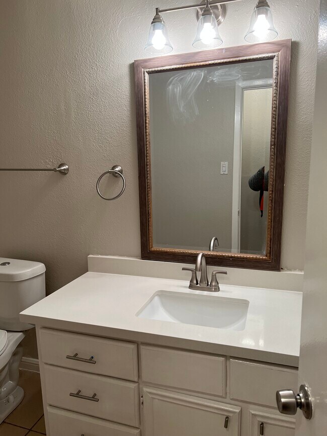 Building Photo - 10914 Clear Fork Dr