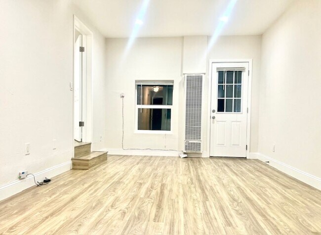 Foto del edificio - Room Available -  1 BD / 1 BA in Outer Sunset