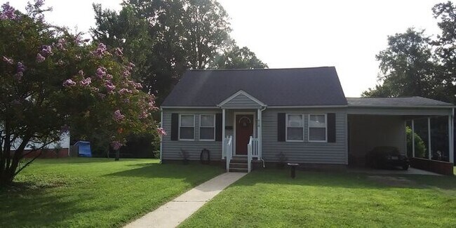 Building Photo - Close to Downtown Mebane