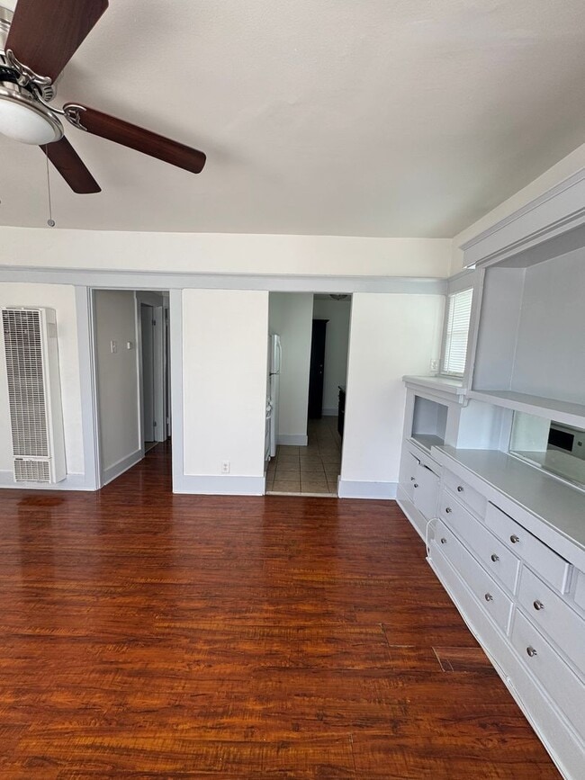 Building Photo - Spacious 1 Bedroom in Long Beach !
