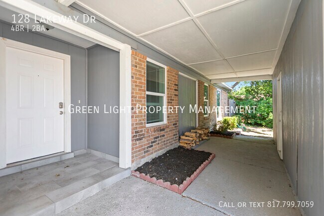 Foto del edificio - 128 Lakeway Dr