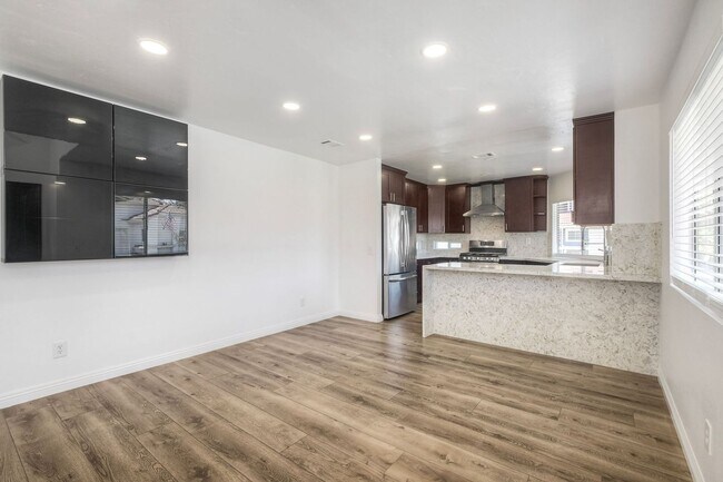Building Photo - 3Bed/3Bath in Oceanside~ Morning Dove