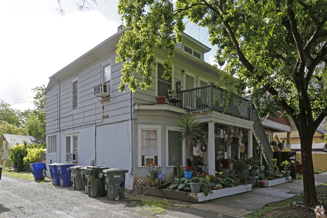 Building Photo - 517 20th St