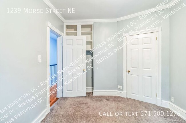 Building Photo - Charming 2-level 3Bd/1.5Bth TH W/Parking! ...