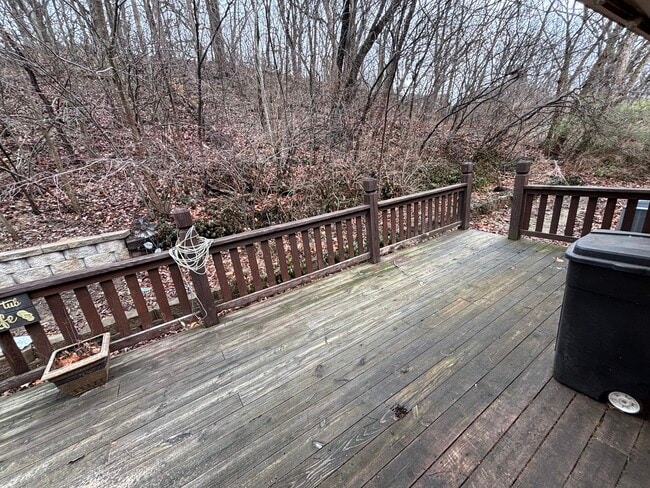 Building Photo - 607 Spruce Ave