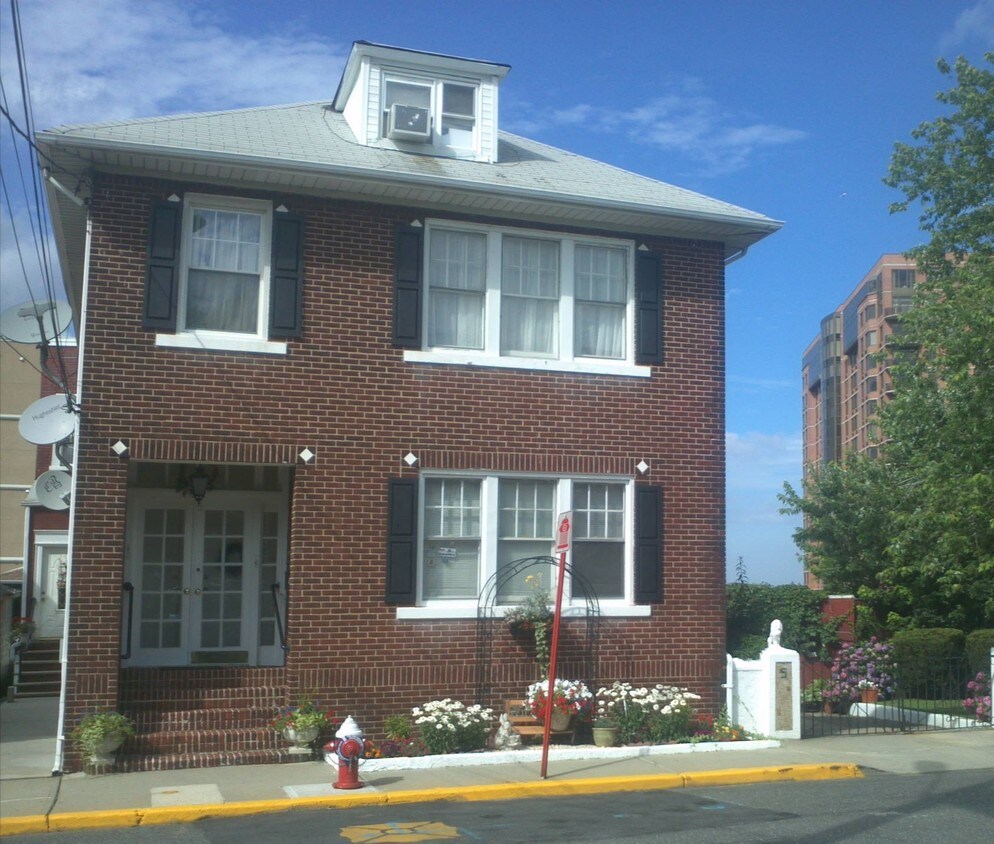 5 Laird Pl, Cliffside Park, NJ 07010 Apartments in Cliffside Park, NJ